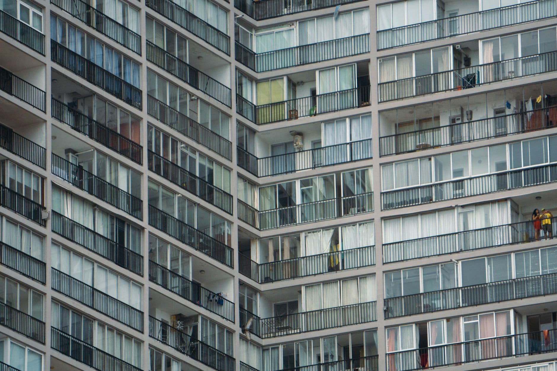 Detailed view of a high-rise apartment building facade in Mar del Plata, Argentina.
